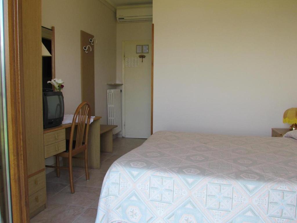 Hotel San Faustino Torri Del Benaco Quarto foto